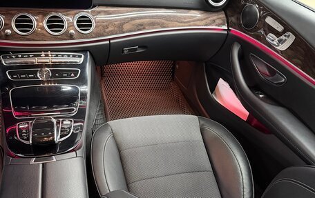 Mercedes-Benz E-Класс, 2016 год, 3 600 000 рублей, 25 фотография