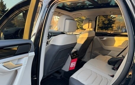 Volkswagen Touareg III, 2019 год, 4 850 000 рублей, 6 фотография