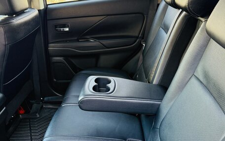 Mitsubishi Outlander III рестайлинг 3, 2018 год, 2 300 000 рублей, 9 фотография