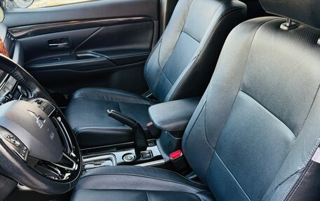 Mitsubishi Outlander III рестайлинг 3, 2018 год, 2 300 000 рублей, 13 фотография