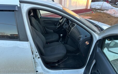 Renault Logan II, 2018 год, 415 000 рублей, 9 фотография