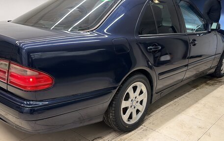 Mercedes-Benz E-Класс, 1999 год, 600 000 рублей, 2 фотография