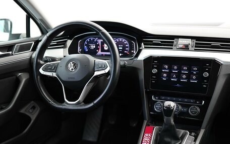 Volkswagen Passat B8 рестайлинг, 2020 год, 2 332 000 рублей, 17 фотография