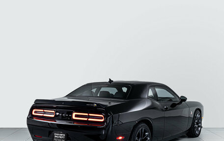 Dodge Challenger III рестайлинг 2, 2022 год, 5 500 000 рублей, 4 фотография