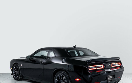 Dodge Challenger III рестайлинг 2, 2022 год, 5 500 000 рублей, 6 фотография