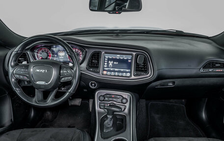 Dodge Challenger III рестайлинг 2, 2022 год, 5 500 000 рублей, 10 фотография