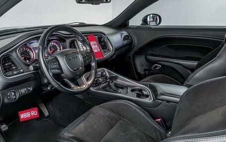 Dodge Challenger III рестайлинг 2, 2022 год, 5 500 000 рублей, 8 фотография