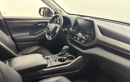 Toyota Highlander, 2021 год, 5 260 000 рублей, 12 фотография