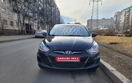 Hyundai Solaris II рестайлинг, 2012 год, 680 000 рублей, 2 фотография