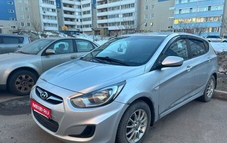 Hyundai Solaris II рестайлинг, 2011 год, 500 000 рублей, 8 фотография