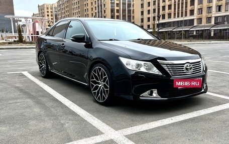 Toyota Camry, 2014 год, 1 820 000 рублей, 2 фотография