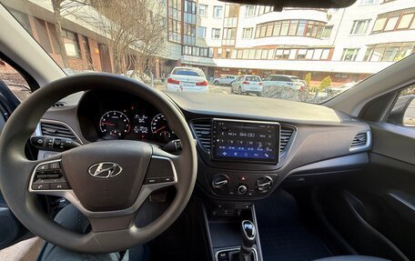 Hyundai Solaris II рестайлинг, 2021 год, 1 800 000 рублей, 5 фотография