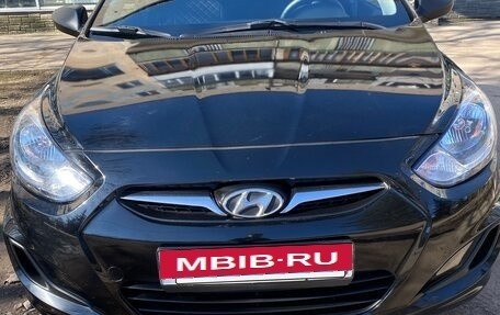 Hyundai Solaris II рестайлинг, 2012 год, 550 000 рублей, 3 фотография