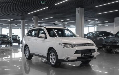 Mitsubishi Outlander III рестайлинг 3, 2013 год, 1 450 000 рублей, 2 фотография