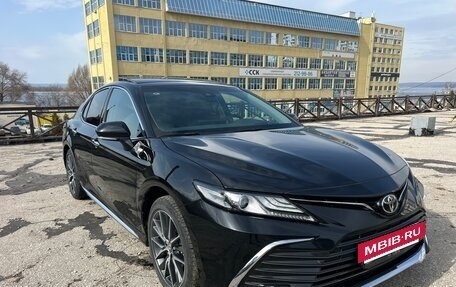 Toyota Camry, 2023 год, 3 750 000 рублей, 2 фотография