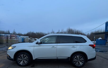 Mitsubishi Outlander III рестайлинг 3, 2019 год, 1 990 000 рублей, 5 фотография