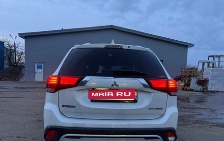 Mitsubishi Outlander III рестайлинг 3, 2019 год, 1 990 000 рублей, 7 фотография