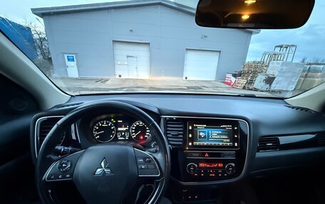 Mitsubishi Outlander III рестайлинг 3, 2019 год, 1 990 000 рублей, 12 фотография