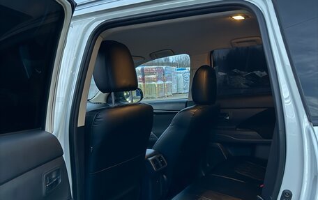 Mitsubishi Outlander III рестайлинг 3, 2019 год, 1 990 000 рублей, 17 фотография