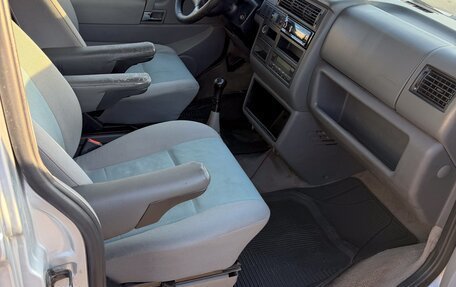 Volkswagen Multivan T4, 2002 год, 1 390 000 рублей, 10 фотография