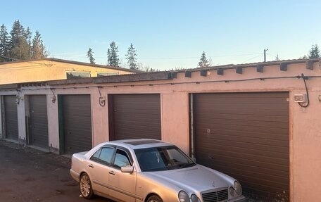 Mercedes-Benz E-Класс, 1999 год, 420 000 рублей, 1 фотография