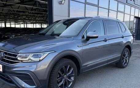 Volkswagen Tiguan II, 2022 год, 2 890 000 рублей, 2 фотография