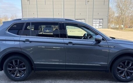 Volkswagen Tiguan II, 2022 год, 2 890 000 рублей, 4 фотография