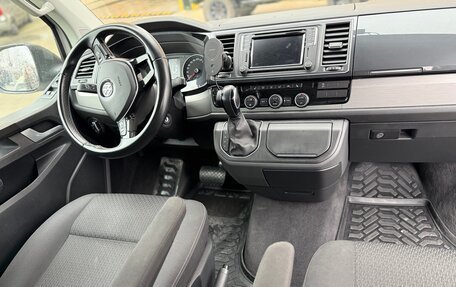 Volkswagen Multivan T6 рестайлинг, 2019 год, 4 200 000 рублей, 3 фотография