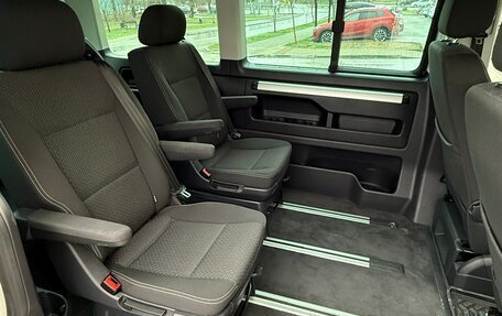 Volkswagen Multivan T6 рестайлинг, 2019 год, 4 200 000 рублей, 4 фотография