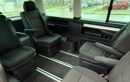 Volkswagen Multivan T6 рестайлинг, 2019 год, 4 200 000 рублей, 5 фотография