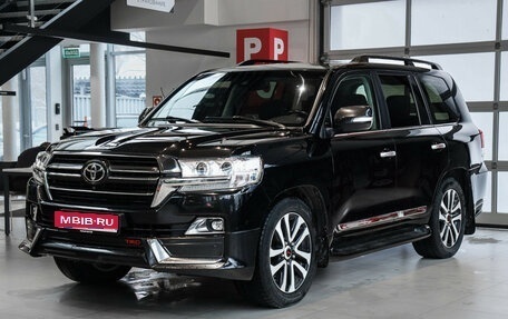 Toyota Land Cruiser 200, 2019 год, 6 735 000 рублей, 1 фотография