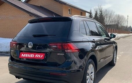 Volkswagen Tiguan II, 2019 год, 2 500 000 рублей, 2 фотография