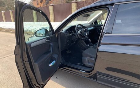 Volkswagen Tiguan II, 2019 год, 2 500 000 рублей, 10 фотография