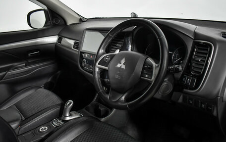 Mitsubishi Outlander III рестайлинг 3, 2013 год, 1 500 000 рублей, 13 фотография