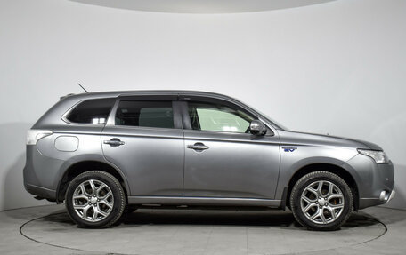 Mitsubishi Outlander III рестайлинг 3, 2013 год, 1 500 000 рублей, 4 фотография