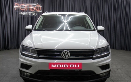 Volkswagen Tiguan II, 2018 год, 2 198 000 рублей, 2 фотография