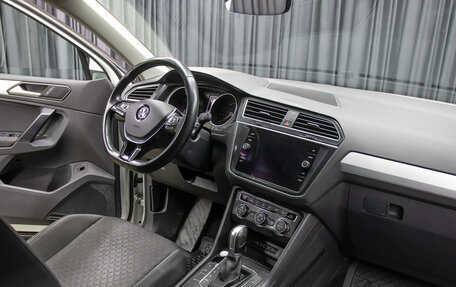 Volkswagen Tiguan II, 2018 год, 2 198 000 рублей, 11 фотография