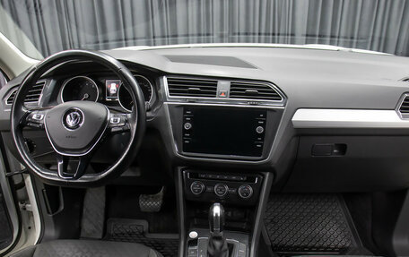 Volkswagen Tiguan II, 2018 год, 2 198 000 рублей, 15 фотография