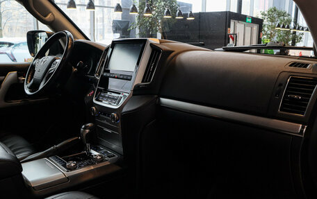 Toyota Land Cruiser 200, 2019 год, 6 735 000 рублей, 7 фотография