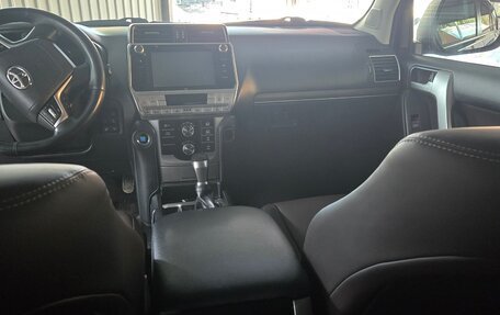 Toyota Land Cruiser Prado 150 рестайлинг 2, 2018 год, 5 200 000 рублей, 6 фотография