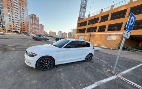 BMW 1 серия, 2011 год, 850 000 рублей, 3 фотография