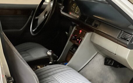 Mercedes-Benz W124, 1990 год, 345 000 рублей, 15 фотография