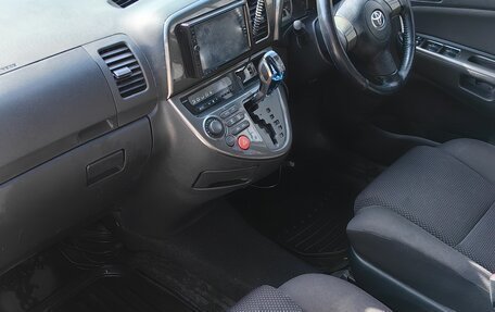 Toyota Wish II, 2004 год, 690 000 рублей, 17 фотография