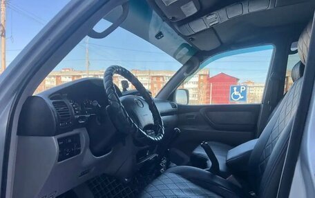 Toyota Land Cruiser 100 рестайлинг 2, 2007 год, 1 935 000 рублей, 13 фотография