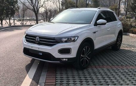 Volkswagen T-Roc I, 2022 год, 1 430 000 рублей, 2 фотография