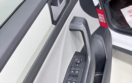 Volkswagen T-Roc I, 2022 год, 1 450 000 рублей, 22 фотография