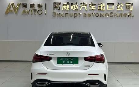 Mercedes-Benz A-Класс, 2022 год, 1 600 000 рублей, 5 фотография