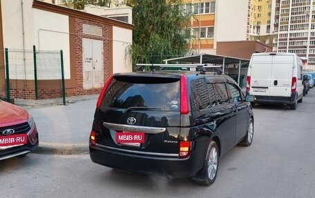 Toyota ISis I, 2009 год, 1 300 000 рублей, 4 фотография