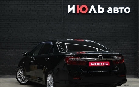 Toyota Camry, 2011 год, 1 690 000 рублей, 4 фотография