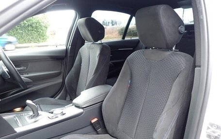 BMW 3 серия, 2017 год, 24 фотография